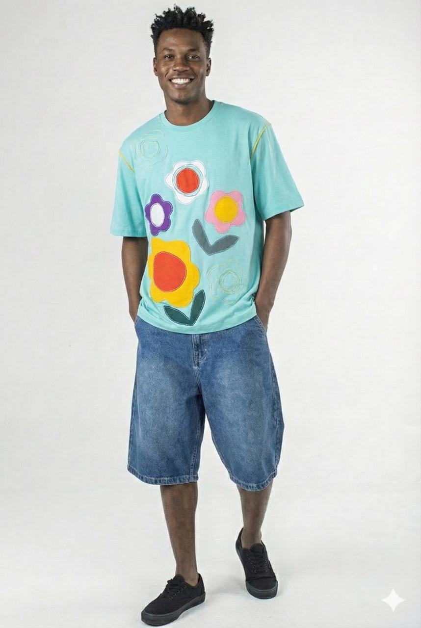 T-SHIRT DE MANGA CURTA E DECOTE REDONDO COM APLICAÇÃO DE FLORES