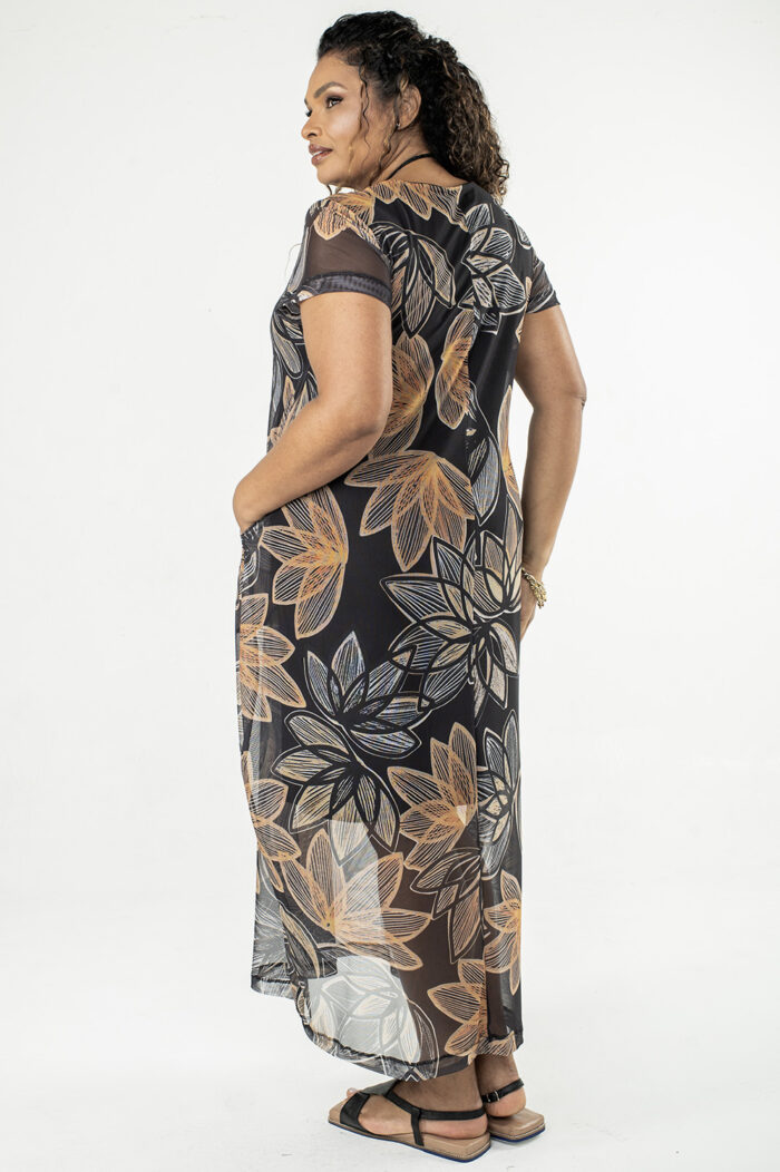 VESTIDO PLUS SIZE LONGO COM DECOTE REDONDO, BOLSOS E LATERAL DRAPEADA - Image 4