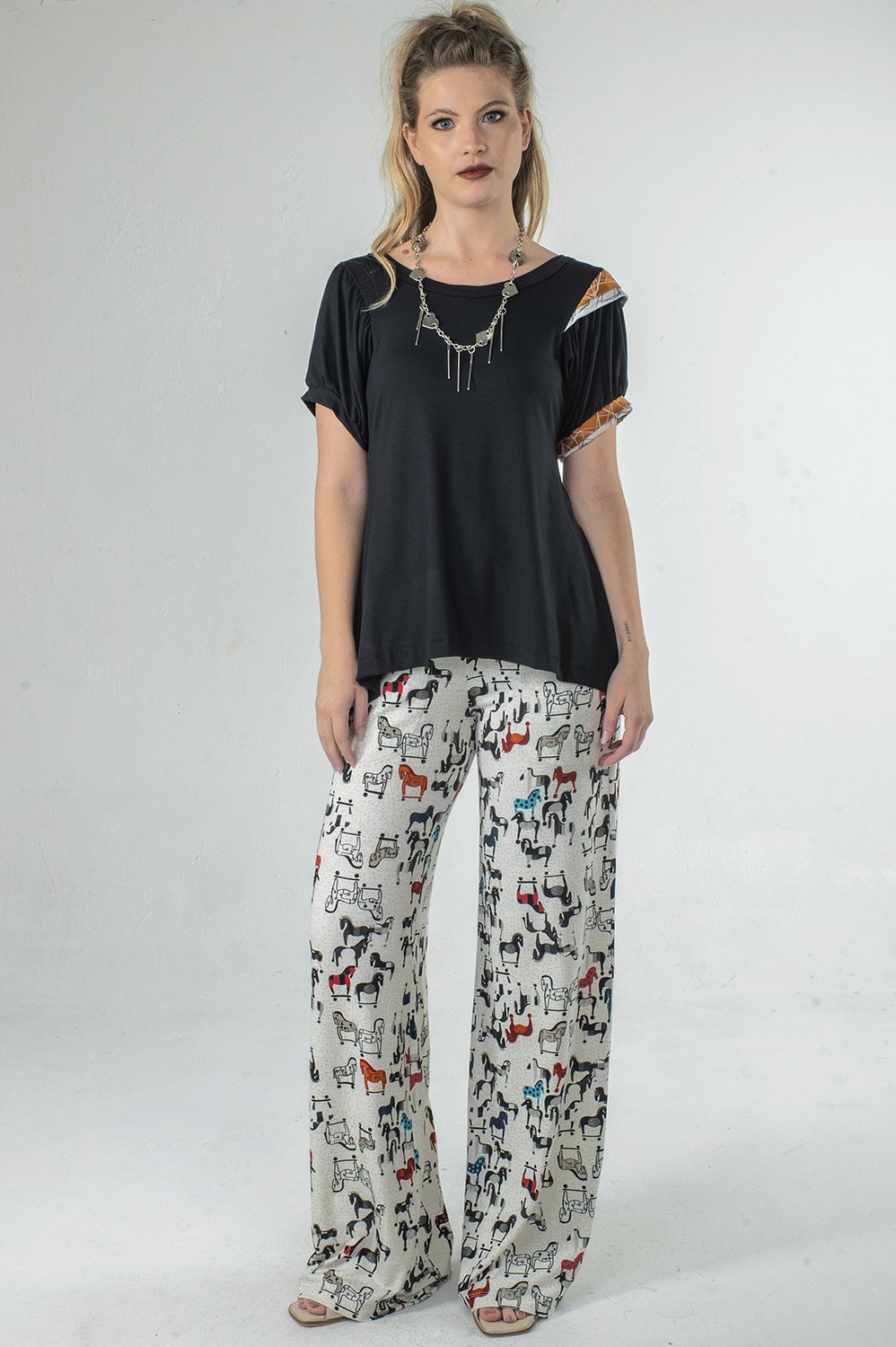 CALÇA CONFY COM BOLSOS