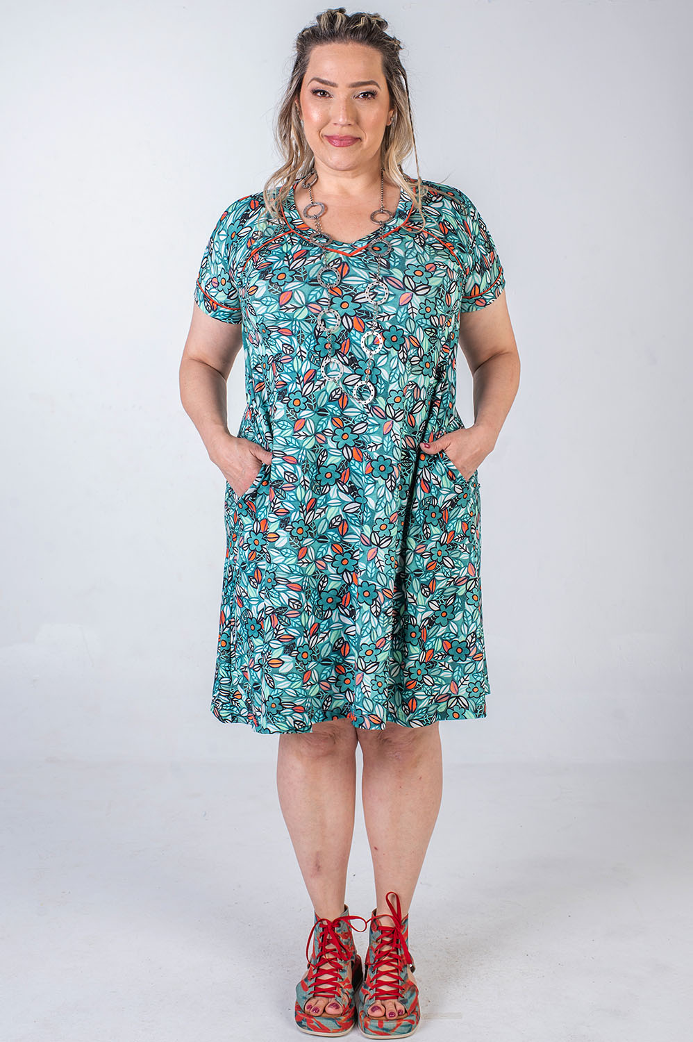 VESTIDO PLUS SIZE NO JOELHO, LINHA A, SOLTO COM DECOTE V