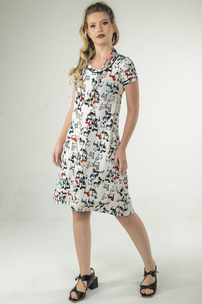 VESTIDO LEVEMENTE LINHA A, COM DECOTE REDONDO, MANGA CURTA E BOLSOS - Image 3