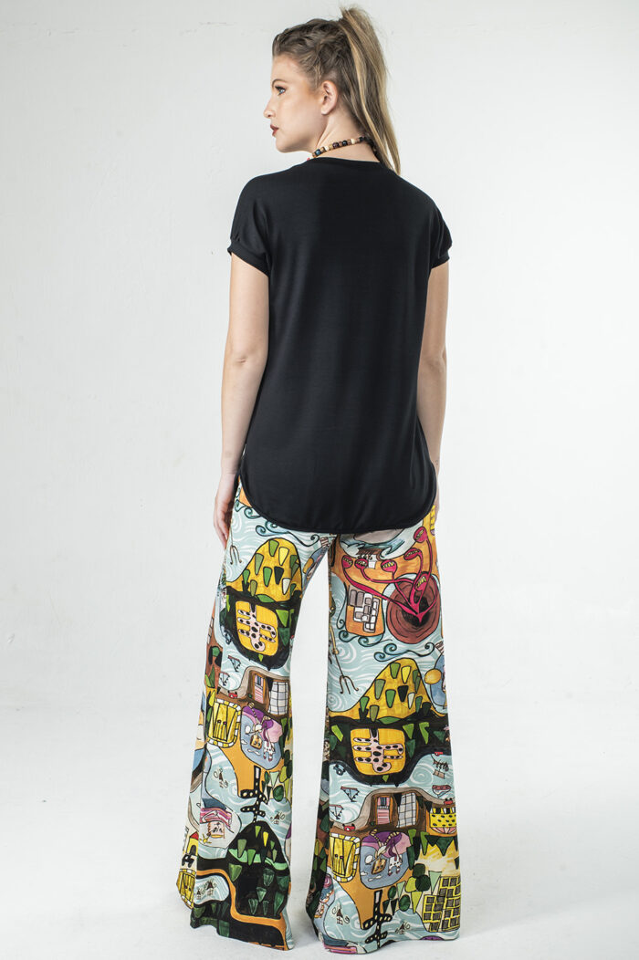 BLUSA DE MANGA CURTA, SOLTINHA, COM DECOTE EM V FRANZIDO E APLICAÇÃO ARTESANAL DE BOLSOS DE ROSAS - Image 5