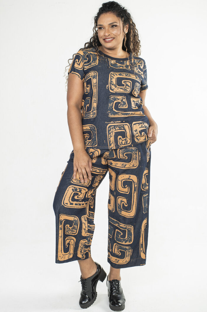 CALÇA PLUS SIZE PESCADOR COM ELÁSTICO NO CÓS, BOLSOS E DETALHE DE FENDINHA NA BARRA - Image 4
