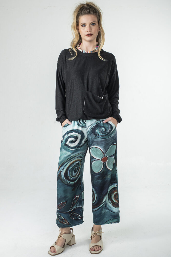 CALÇA PESCADOR COM ELÁSTICO NO CÓS, BOLSOS E DETALHE DE FENDINHA NA BARRA - Image 4
