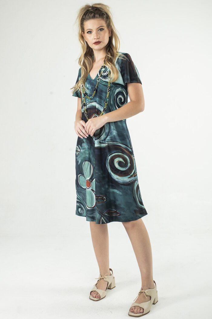 VESTIDO TODO FORRADO LINHA A COM DECOTE V, BOLSOS E MANGA CURTA - Image 3