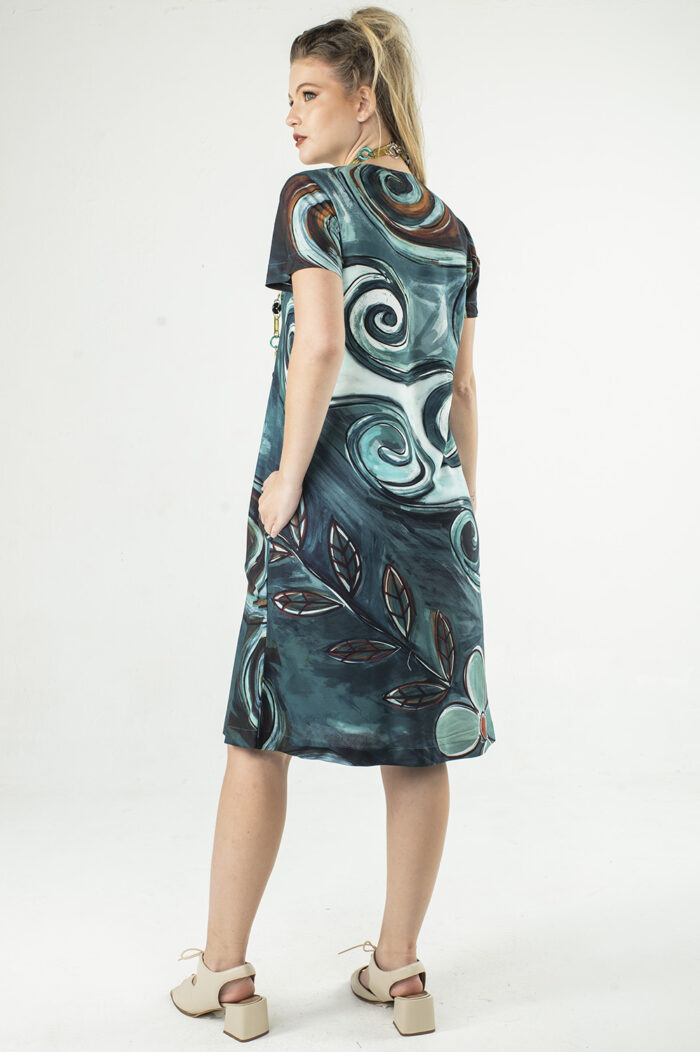 VESTIDO TODO FORRADO LINHA A COM DECOTE V, BOLSOS E MANGA CURTA - Image 4