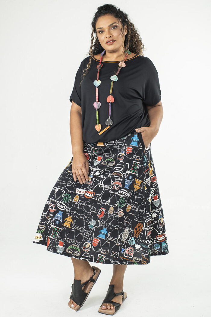 SAIA PLUS SIZE MIDI, LEVEMENTE EVASÉE COM CÓS DE RIBANA E BOLSOS - Image 5