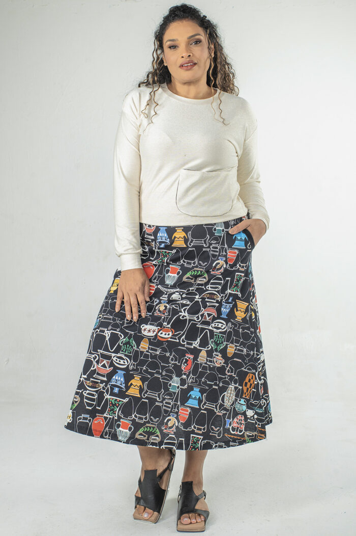 SAIA PLUS SIZE MIDI, LEVEMENTE EVASÉE COM CÓS DE RIBANA E BOLSOS - Image 4