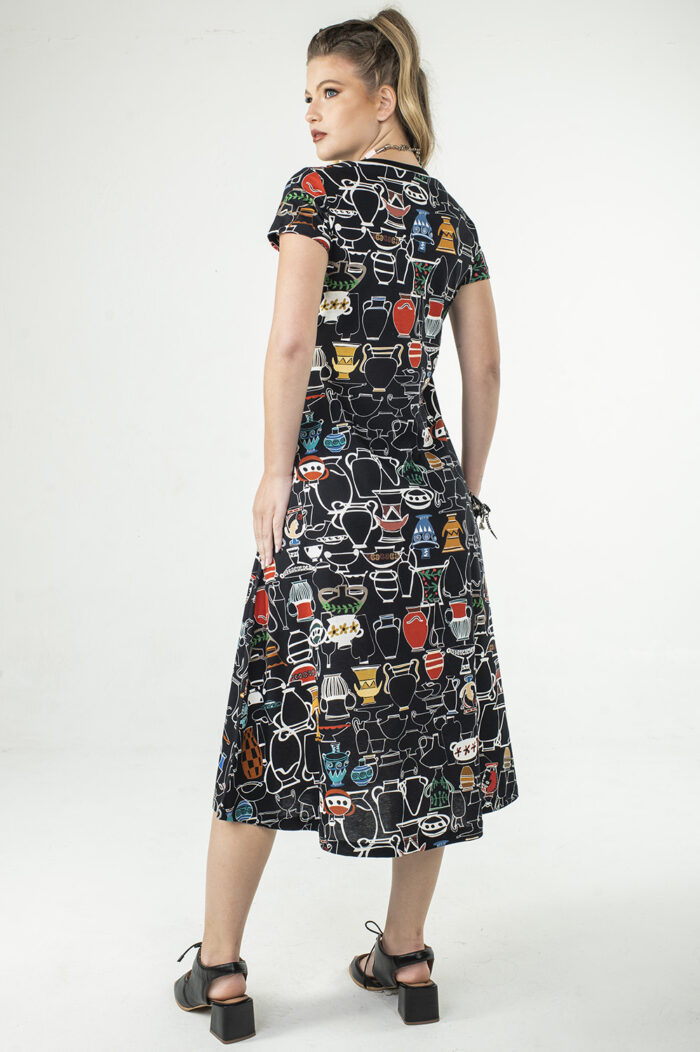 VESTIDO MIDI COM MANGA CURTA, DECOTE REDONDO E DETALHE DE BOLSOS ESTILO RETRÔ NA FRENTE - Image 6