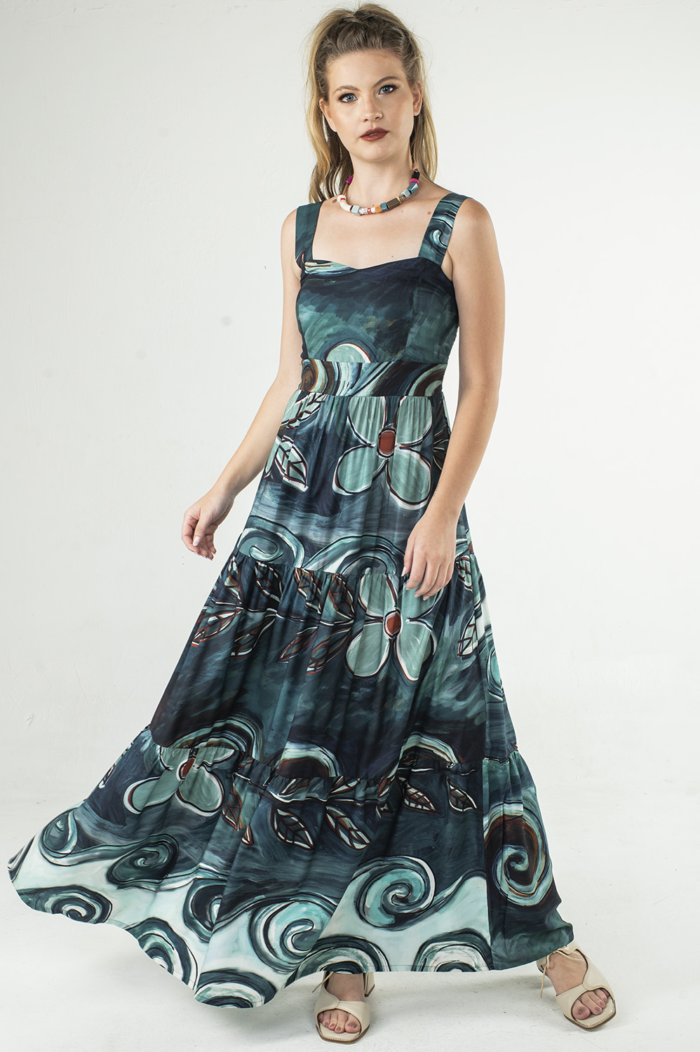 VESTIDO MIDI DE ALÇA LARGA E BABADOS TIPO CIGANA