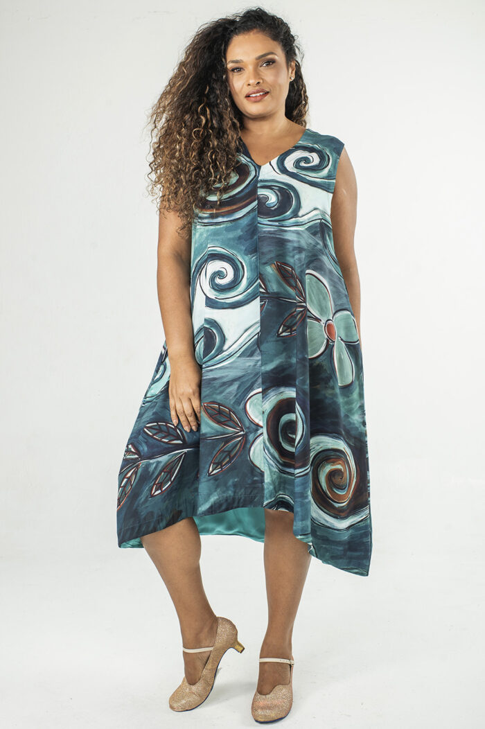 VESTIDO PLUS SIZE, REGATA, SOLTO, COM BOLSOS E LEVEMENTE MULLET - Image 3