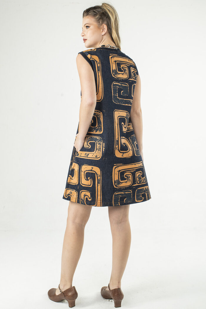 VESTIDO REGATA, LINHA A, COM PENCES NO BUSTO, BOLSOS E ACABEMENTOS DE RIBANA - Image 3