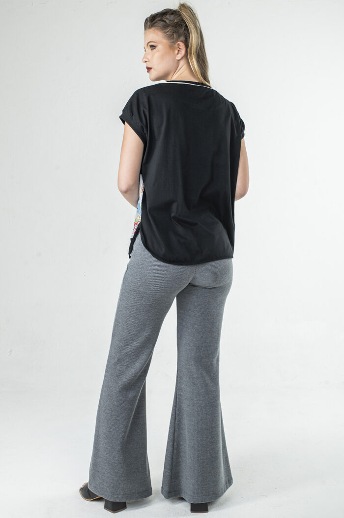 BLUSA SOLTINHA COM DECOTE REDONDO E FENDAS LATERAIS BEM SUAVES - Image 3
