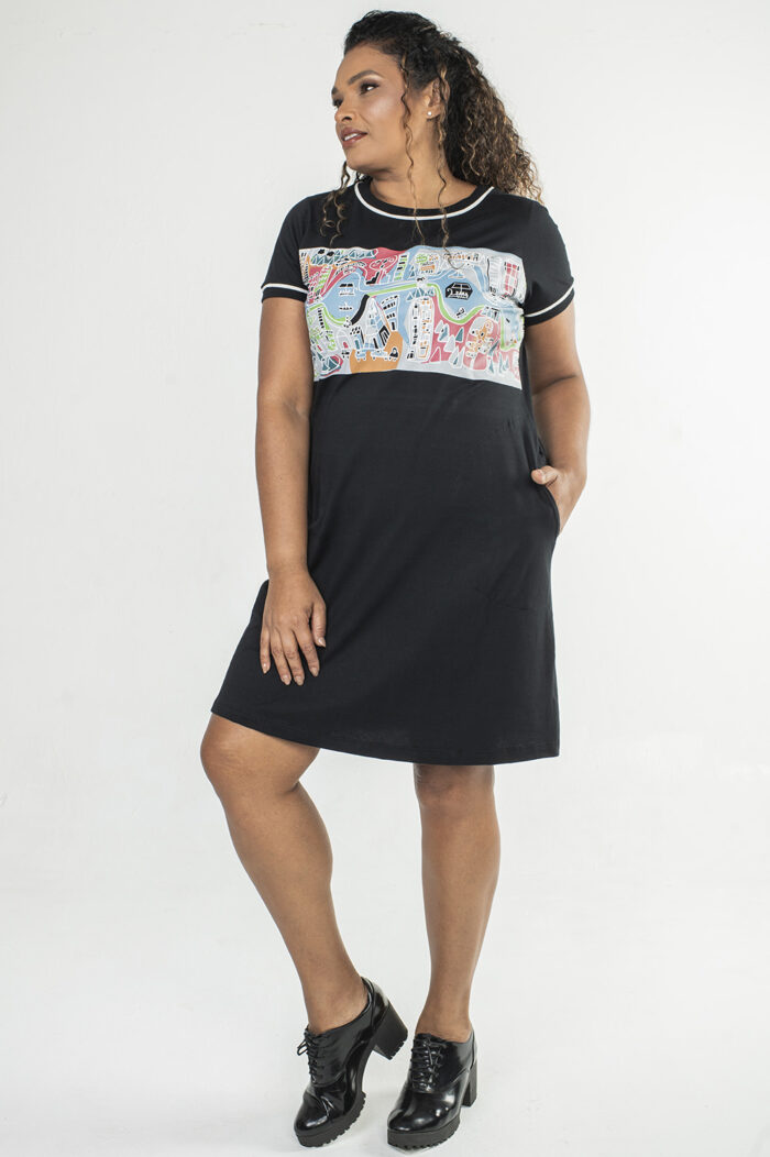 VESTIDO PLUS SIZE NO JOELHO MAIS RETO, TIPO CAMISETA, COM MANGA CURTA, DECOTE REDONDO E BOLSOS - Image 3
