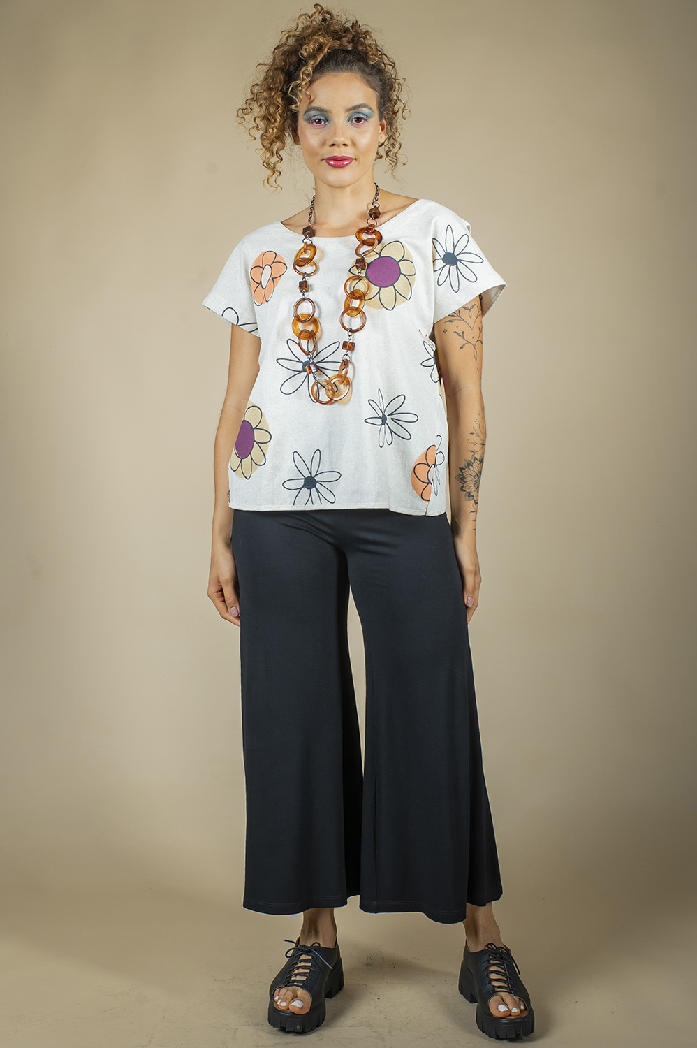 BLUSA SOLTONA COM AS COSTAS CRUZADA