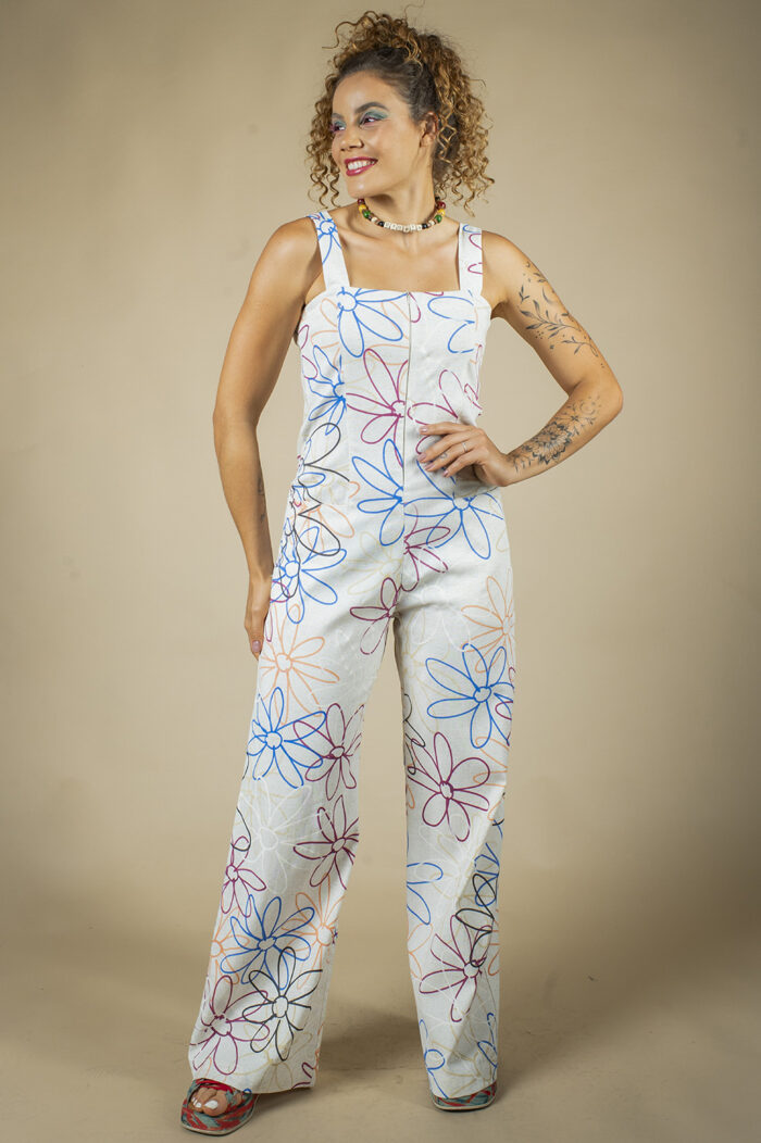 MACACÃO REGATA, RETO, COM RECORTES VERTICAIS E BOLSOS - Image 7