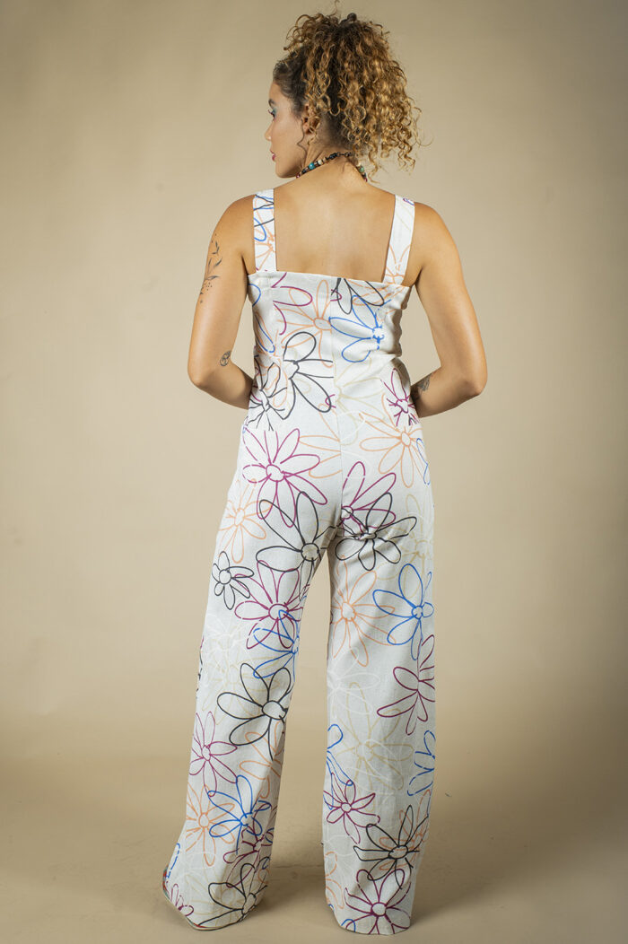 MACACÃO REGATA, RETO, COM RECORTES VERTICAIS E BOLSOS - Image 8