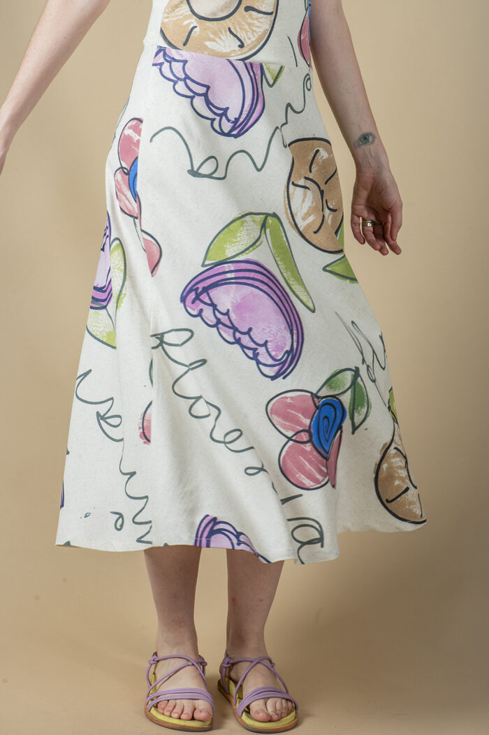 VESTIDO PINTADO À MÃO MIDI DE ALCINHA COM RECORTE ABAIXO DA CINTURA - Image 4