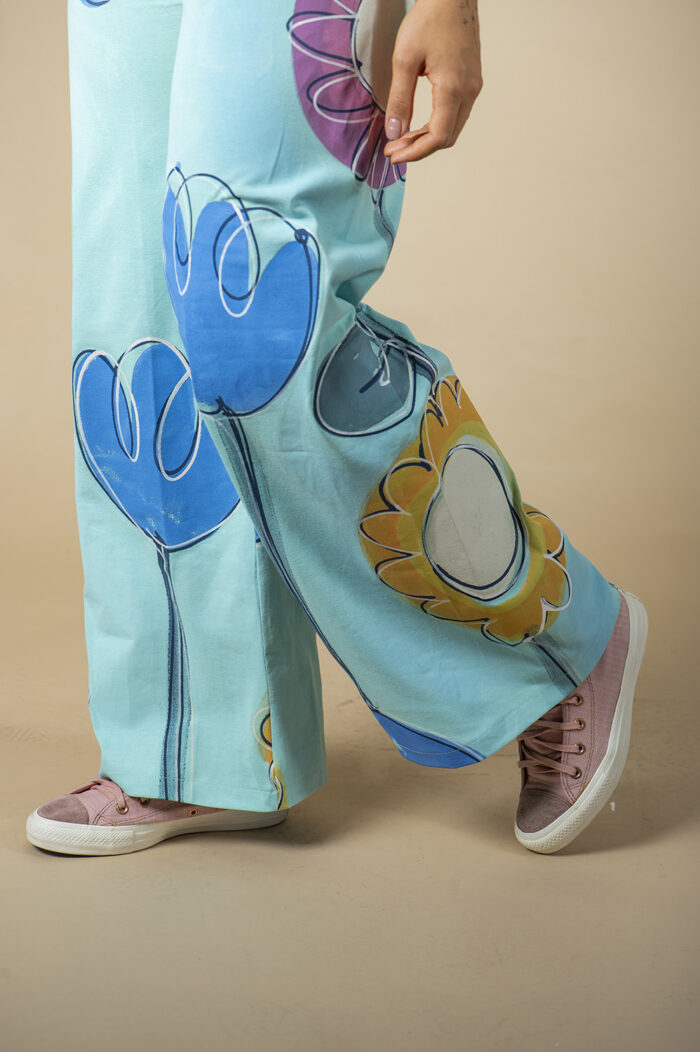 CALÇA PINTADA À MÃO, RETA SEM COSTURA LATERAL COM CÓS DE ELÁSTICO - Image 5