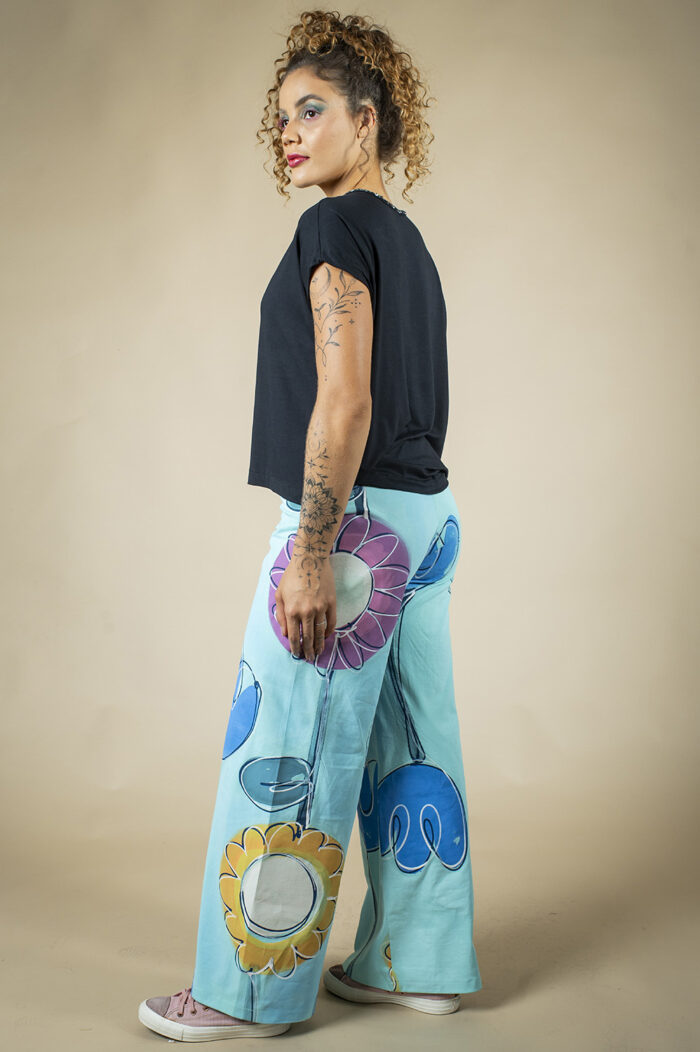 CALÇA PINTADA À MÃO, RETA SEM COSTURA LATERAL COM CÓS DE ELÁSTICO - Image 6