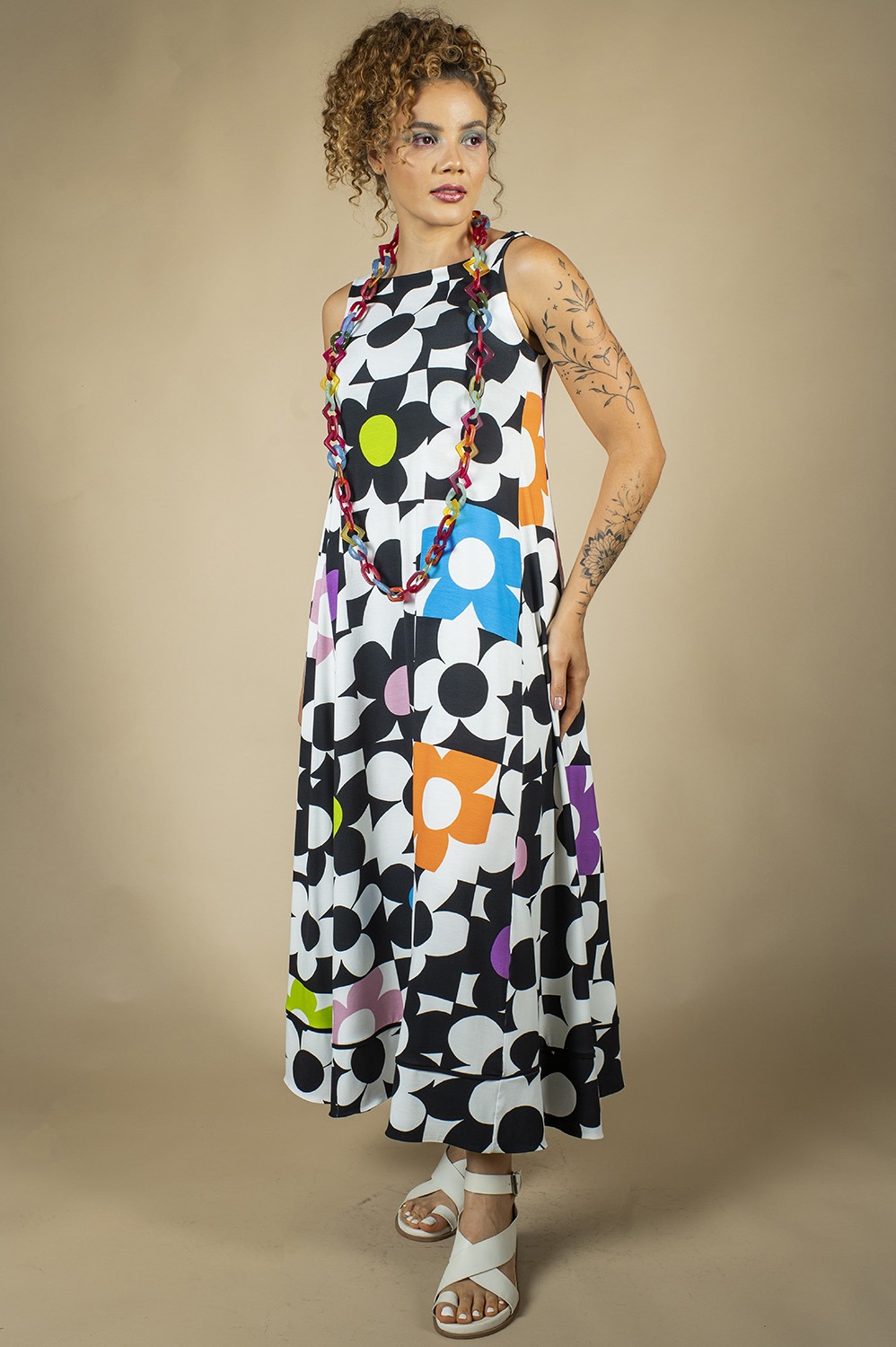 VESTIDO REGATA OVERMIDI, LINHA A COM CONES NAS LATERAIS