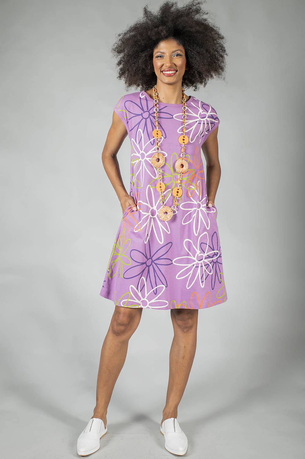 VESTIDO NO JOELHO, LINHA A COM BOLSOS E MANGA JAPONESA