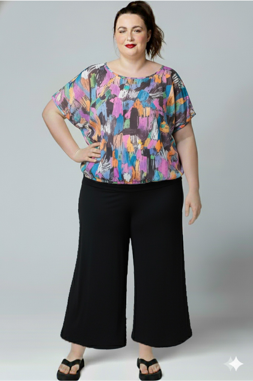 BLUSA PLUS SIZE COM MANGA CURTA JAPONESA, DECOTE CANOA E ELÁSTICO SUAVE NA CINTURA