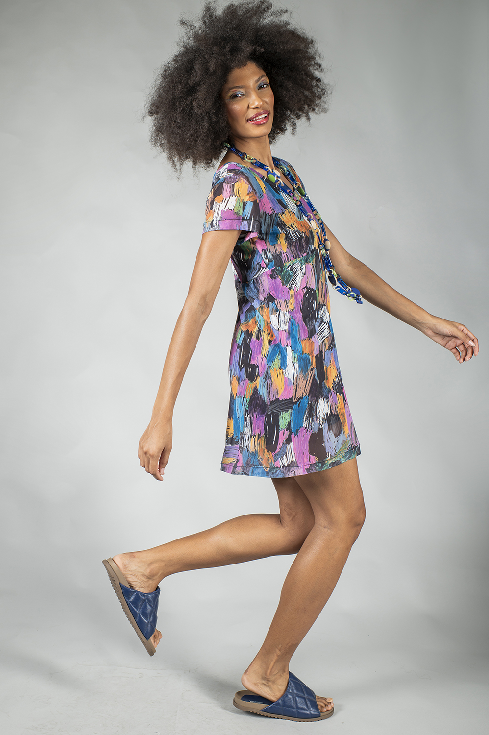 MACACÃO CURTO, BEM SOLTO COM LEVE FRANZIDINHO NO RECORTE DA CINTURA - Image 4