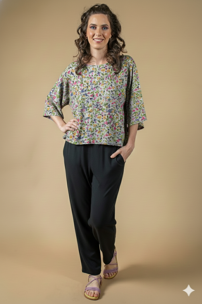 BLUSA QUADRADA TIPO T-SHIRT COM AMARRAÇÃO DE BOTÃO NO PESCOÇO - Image 2