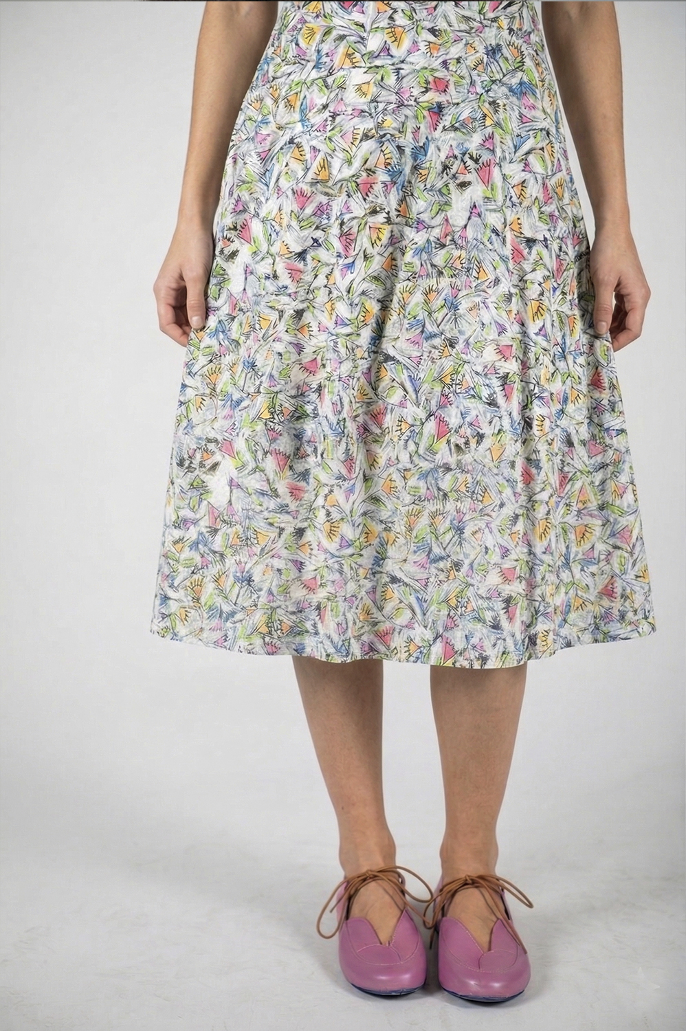 VESTIDO MIDI DE MANGA CURTA COM RECORTE NO BUSTO E NA CINTURA - Imagem 3