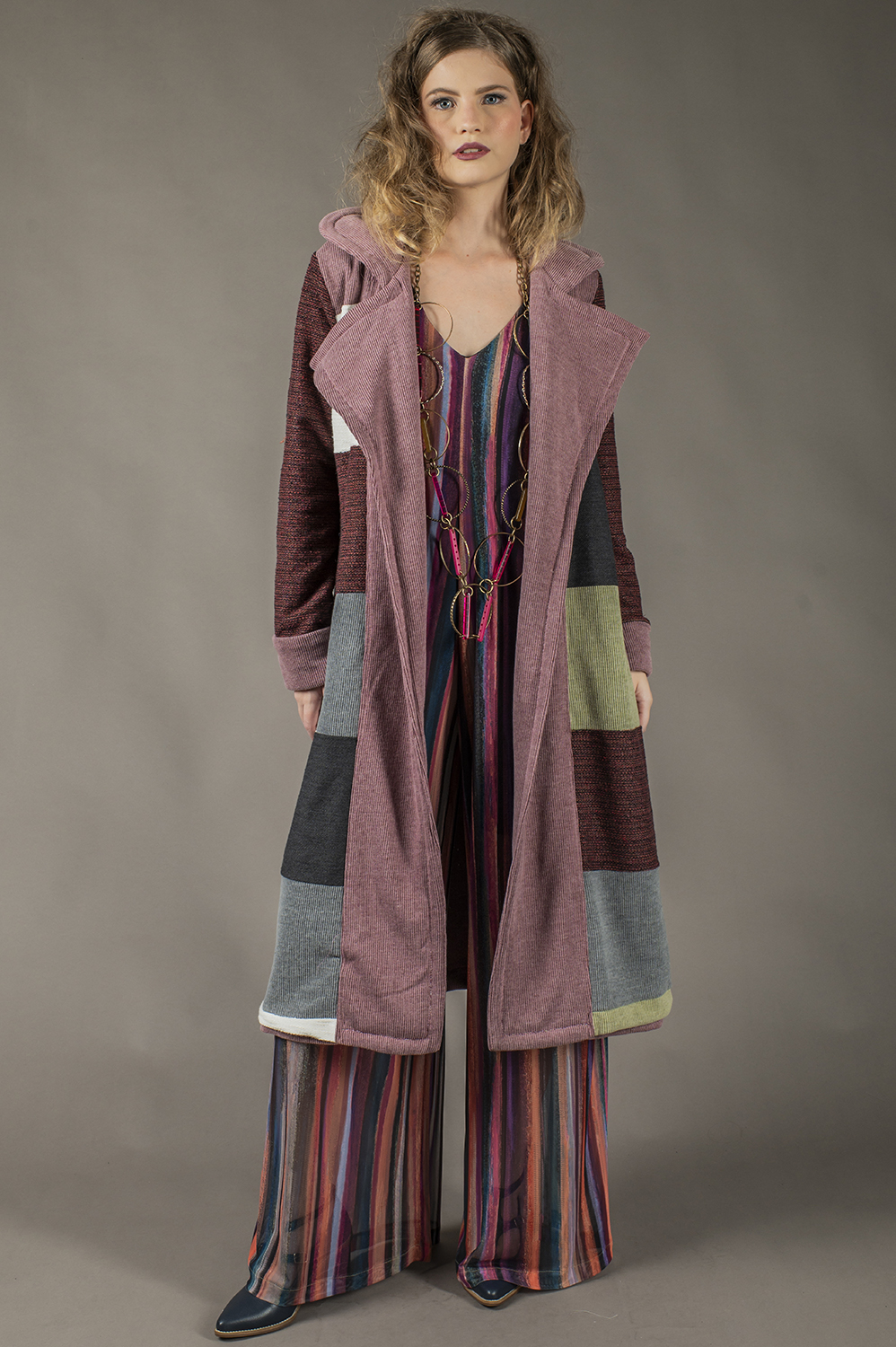 CASACO TIPO TEDDY BEAR DUPLA FACE (SENDO UM LADO TODO DE PATCHWORK)