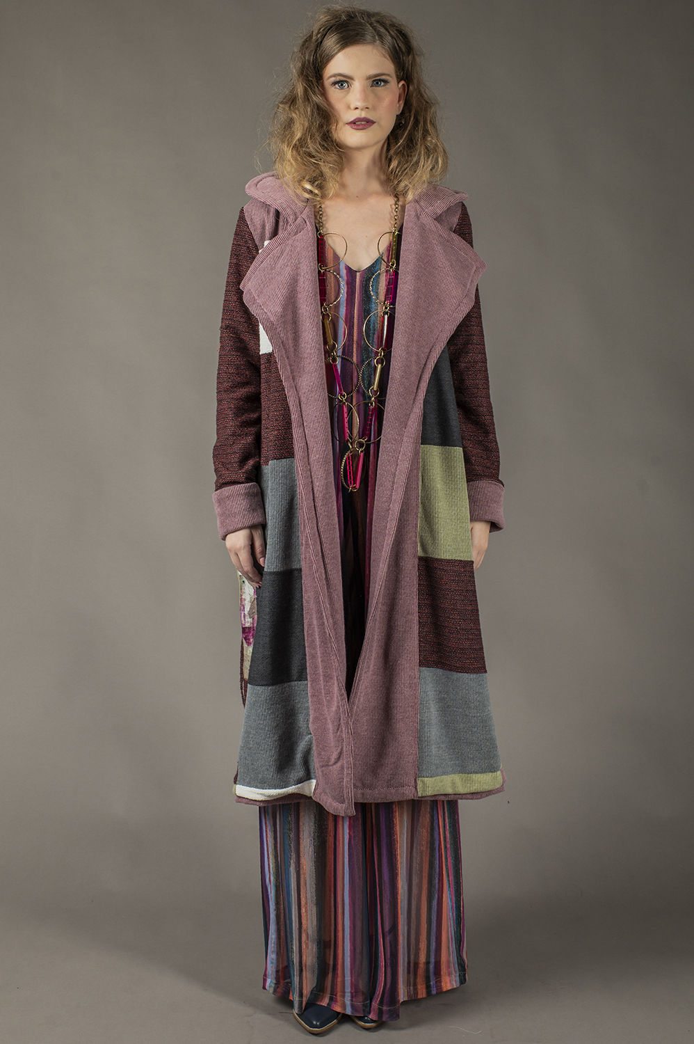 CASACO TIPO TEDDY BEAR DUPLA FACE (SENDO UM LADO TODO DE PATCHWORK) - Imagem 4