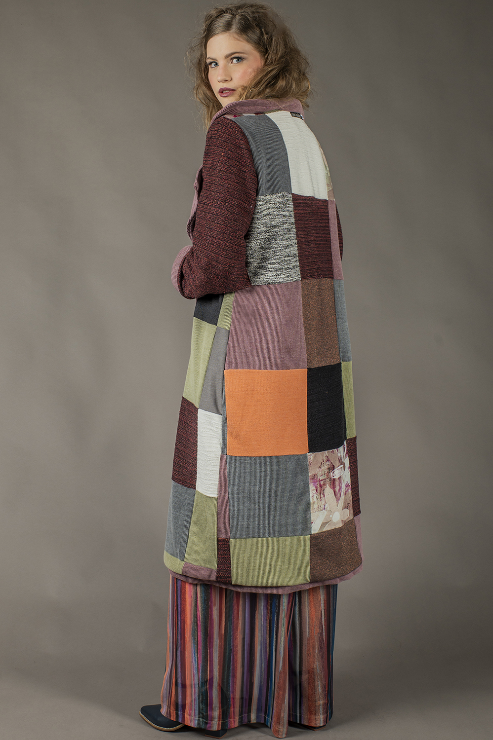 CASACO TIPO TEDDY BEAR DUPLA FACE (SENDO UM LADO TODO DE PATCHWORK) - Imagem 7