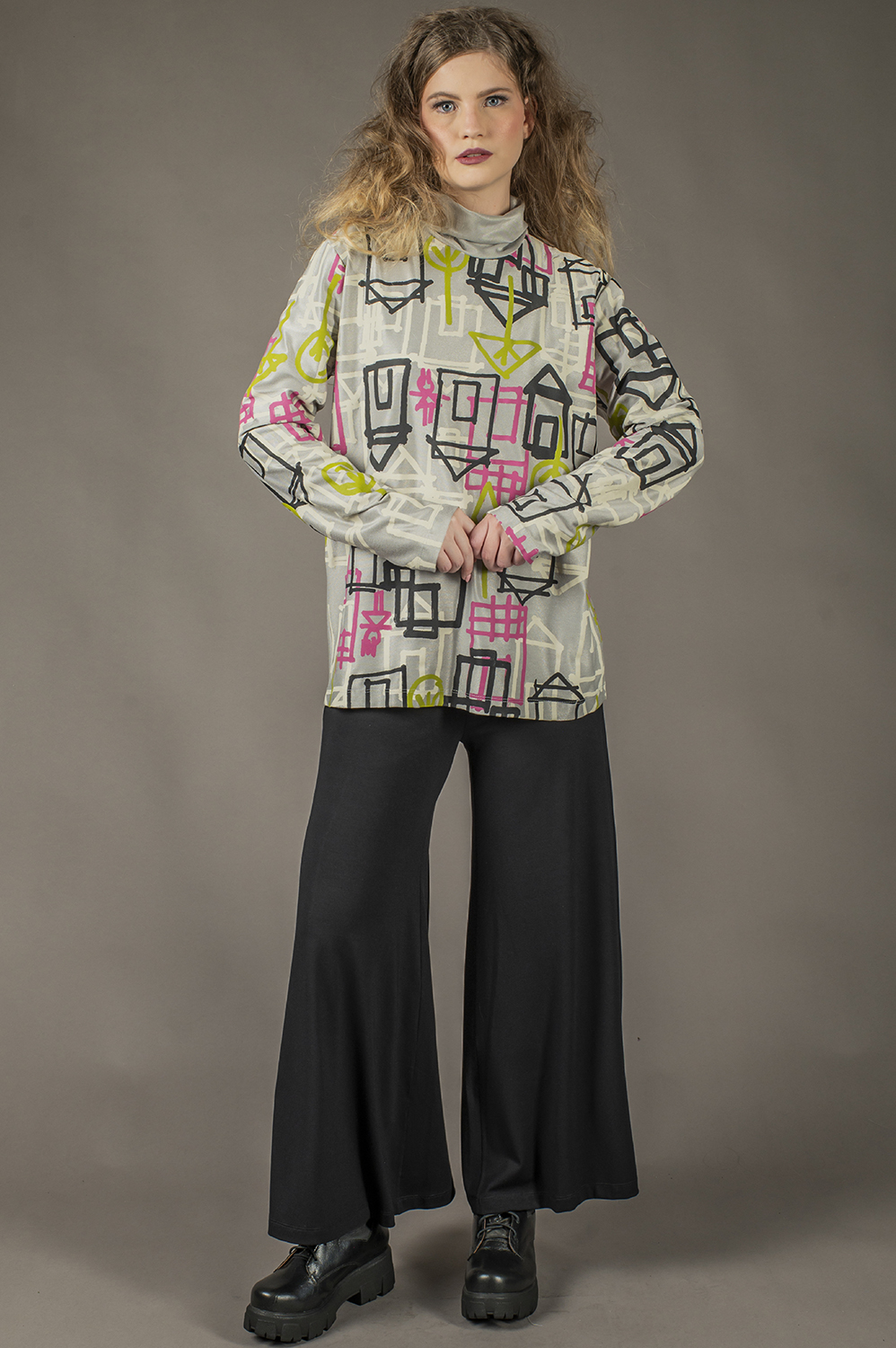 CALÇA PANTACOURT COM BOCA LEVEMENTE SINO