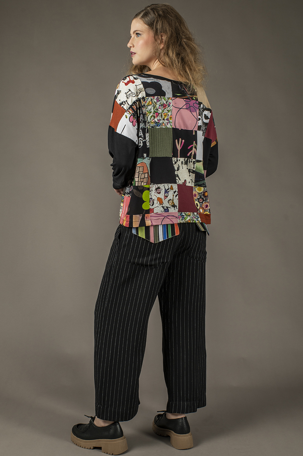 BLUSA DE PATCHWORK, DE MANGA LONGA, SOLTINHA LEVEMENTE TRIANGULAR - Imagem 5