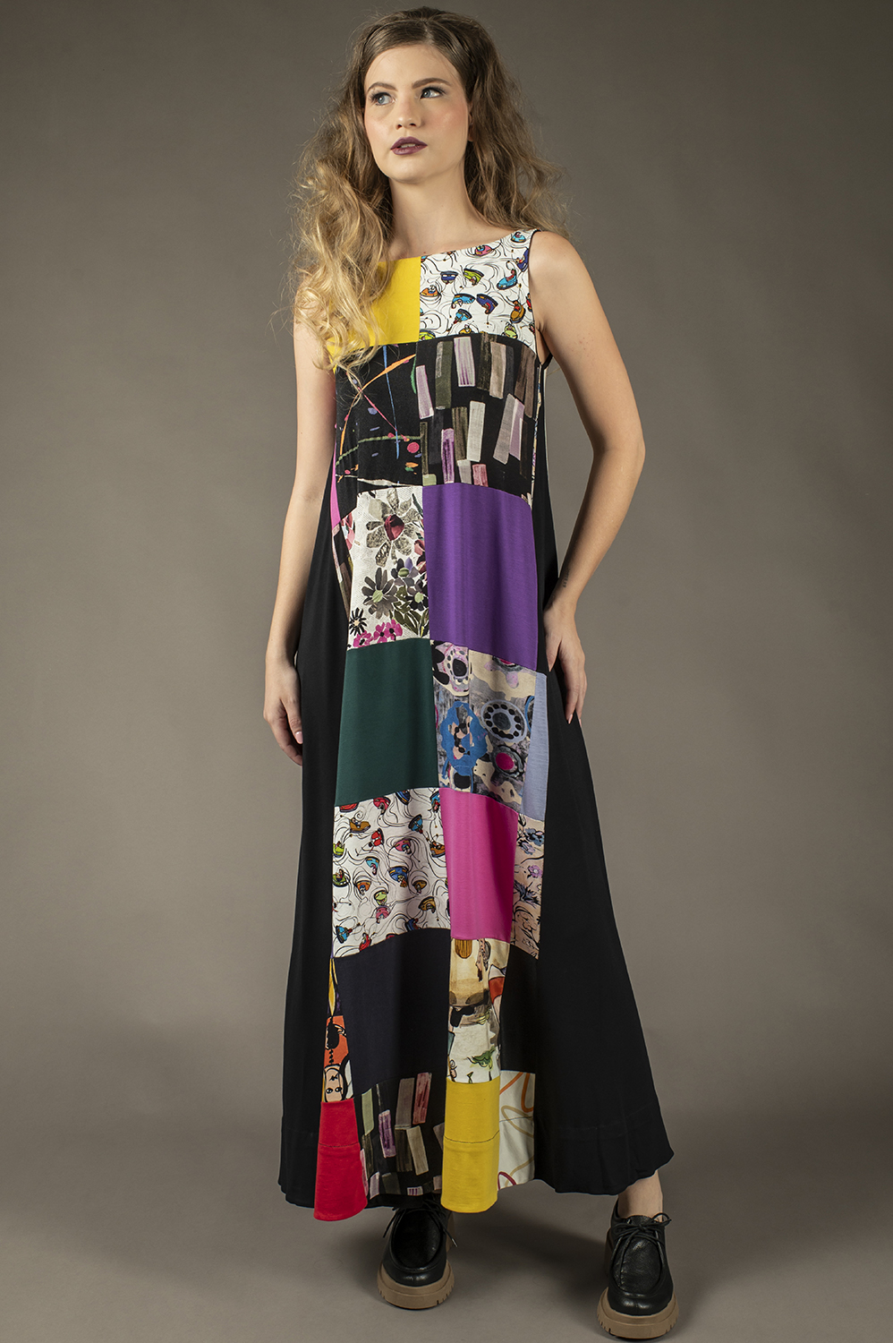 VESTIDO DE PATCHWORK REGATA OVERMIDI, LINHA A COM CONES NAS LATERAIS