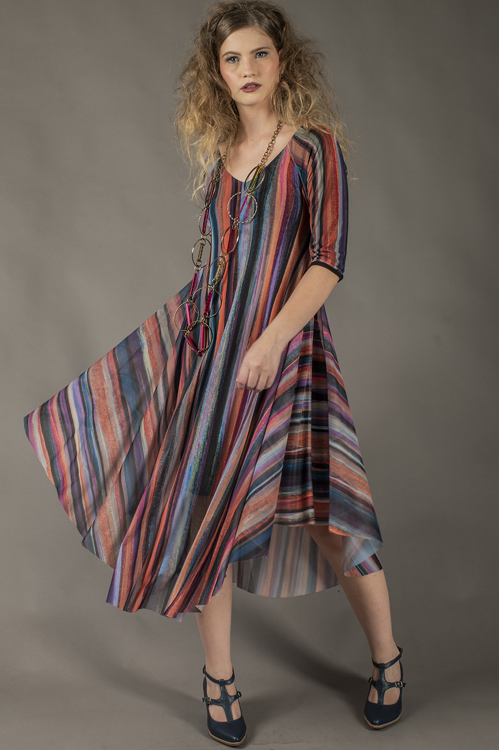 VESTIDO DE MANGA CURTA E SAIA SUPER AMPLA - Imagem 2