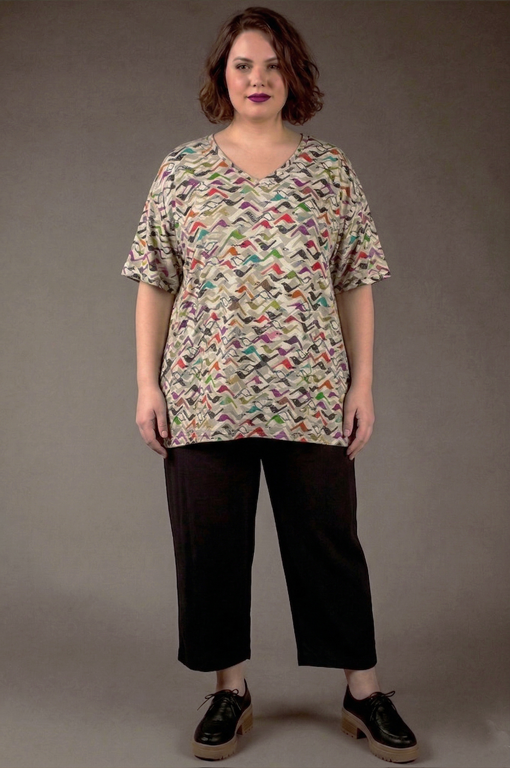 BLUSA PLUS SIZE BEM AMPLA COM DETALHE DE FRANZIDO NAS COSTAS