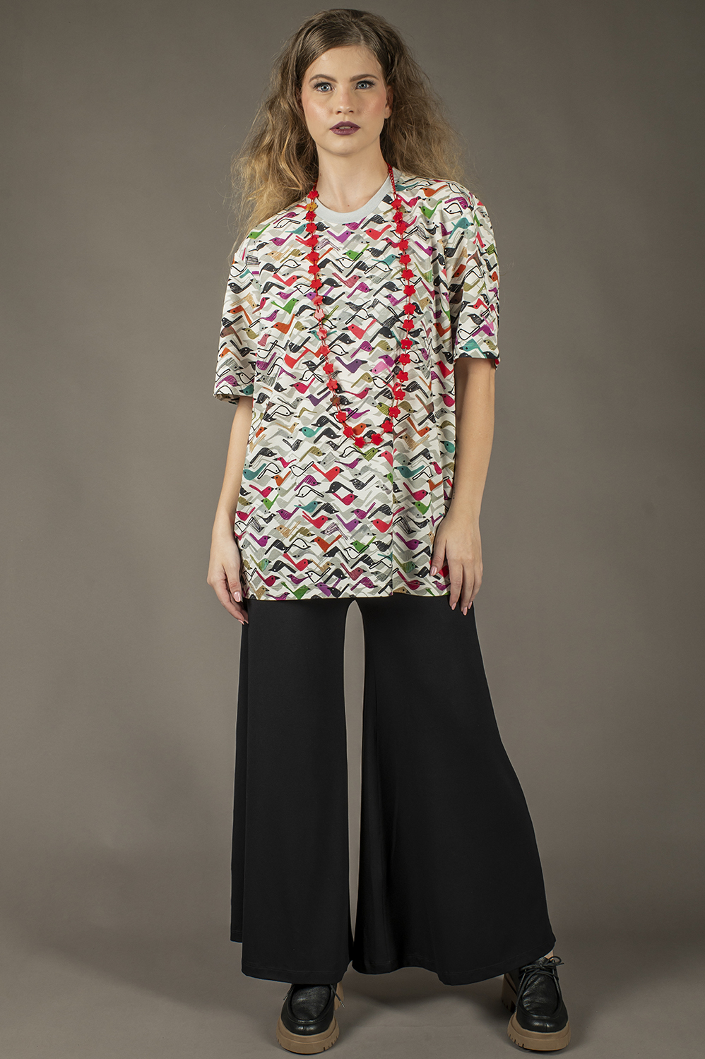 BLUSA TIPO T-SHIRT DE MANGA CURTA E DECOTE REDONDO