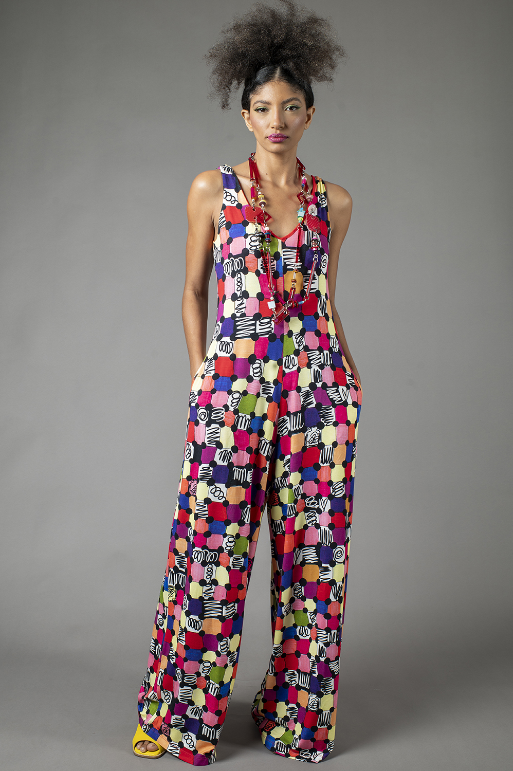 MACACÃO REGATA, PANTALONA COM BOLSOS