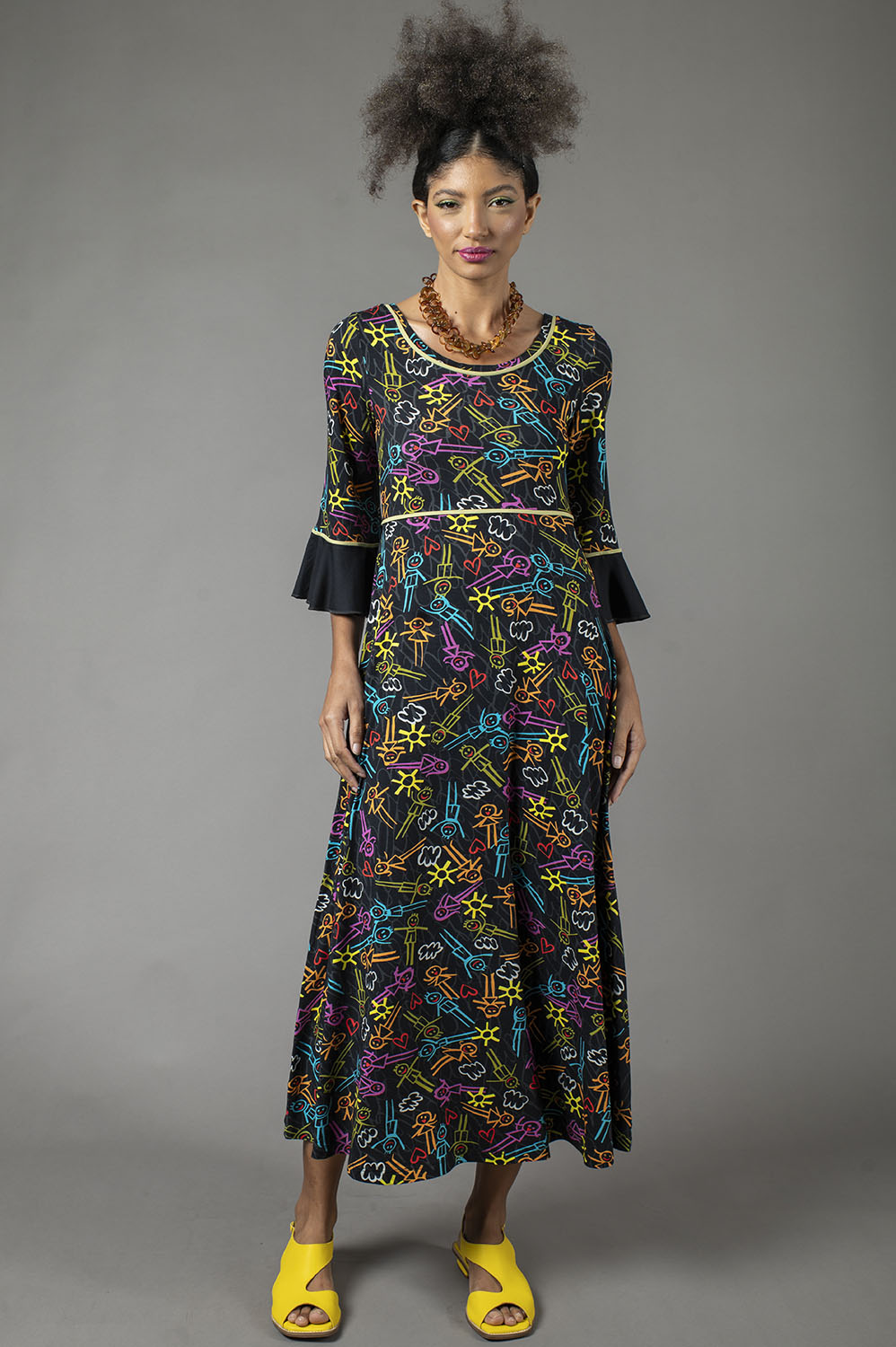 VESTIDO ADVANCED, ABAIXO DO JOELHO, COM RECORTE NO BUSTO, MANGA ACIMA DO COTOVELO COM DETALHE DE JABOT