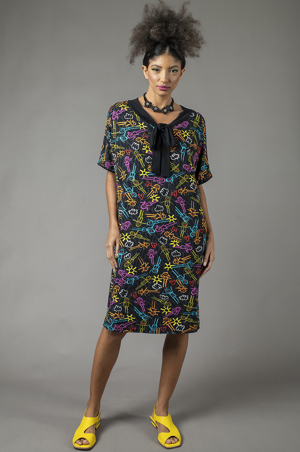 VESTIDO SAIA MULTIFUNCIONAL COM MODELAGEM GEOMÉTRICA