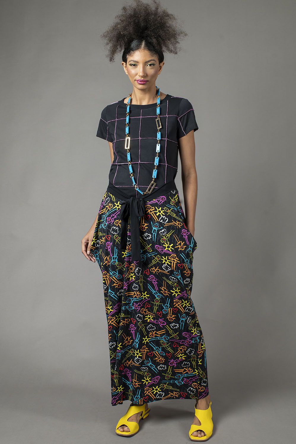 VESTIDO SAIA MULTIFUNCIONAL COM MODELAGEM GEOMÉTRICA
