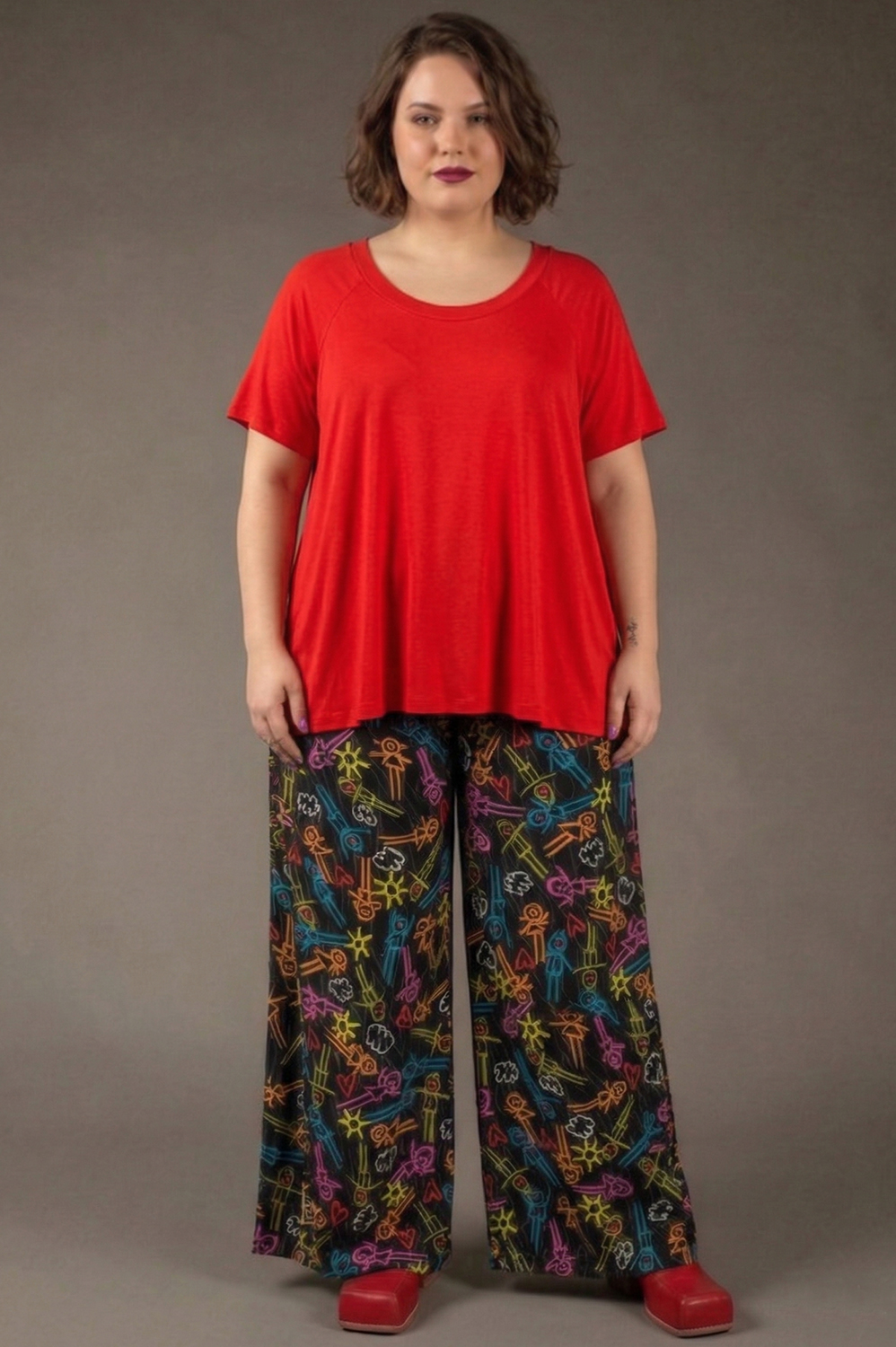 BLUSA PLUS SIZE, LINHA A, COM MANGA SOLTINHA E DECOTE REDONDO