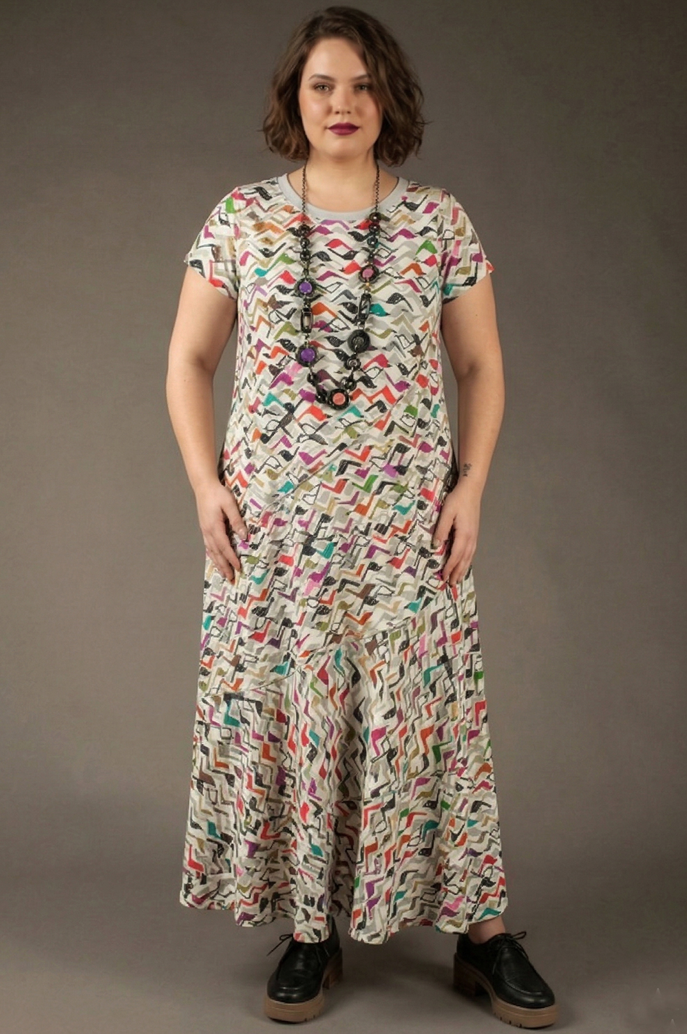 VESTIDO PLUS SIZE OVERMIDI CARACOL COM MANGA CURTA E DECOTE REDONDO