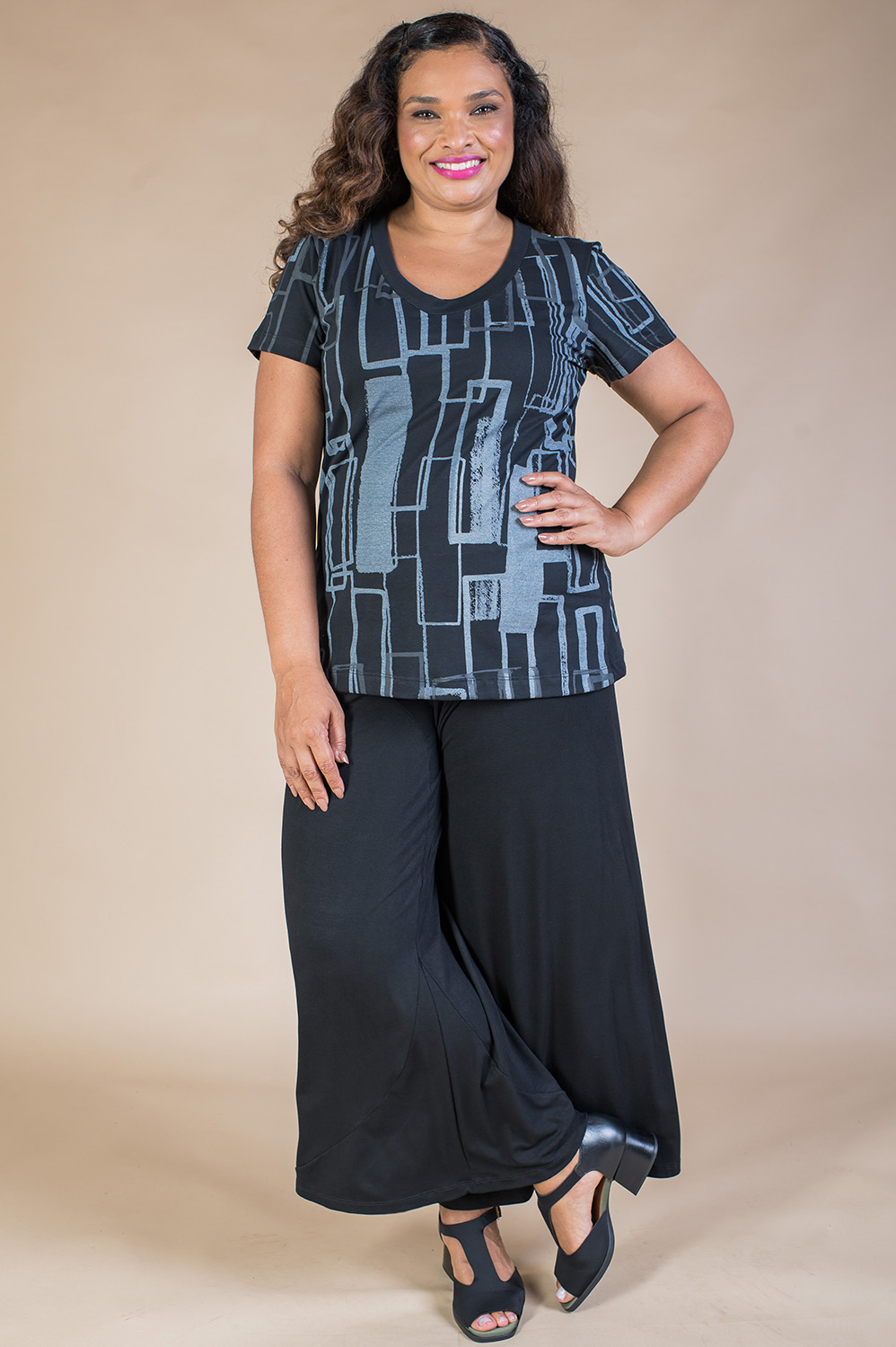 BLUSA PLUS SIZE DE MANGA CURTA E DEVOTE V - Imagem 2