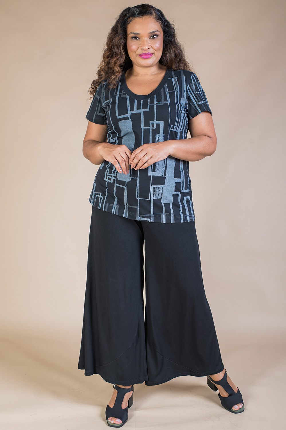 BLUSA PLUS SIZE DE MANGA CURTA E DEVOTE V - Imagem 4