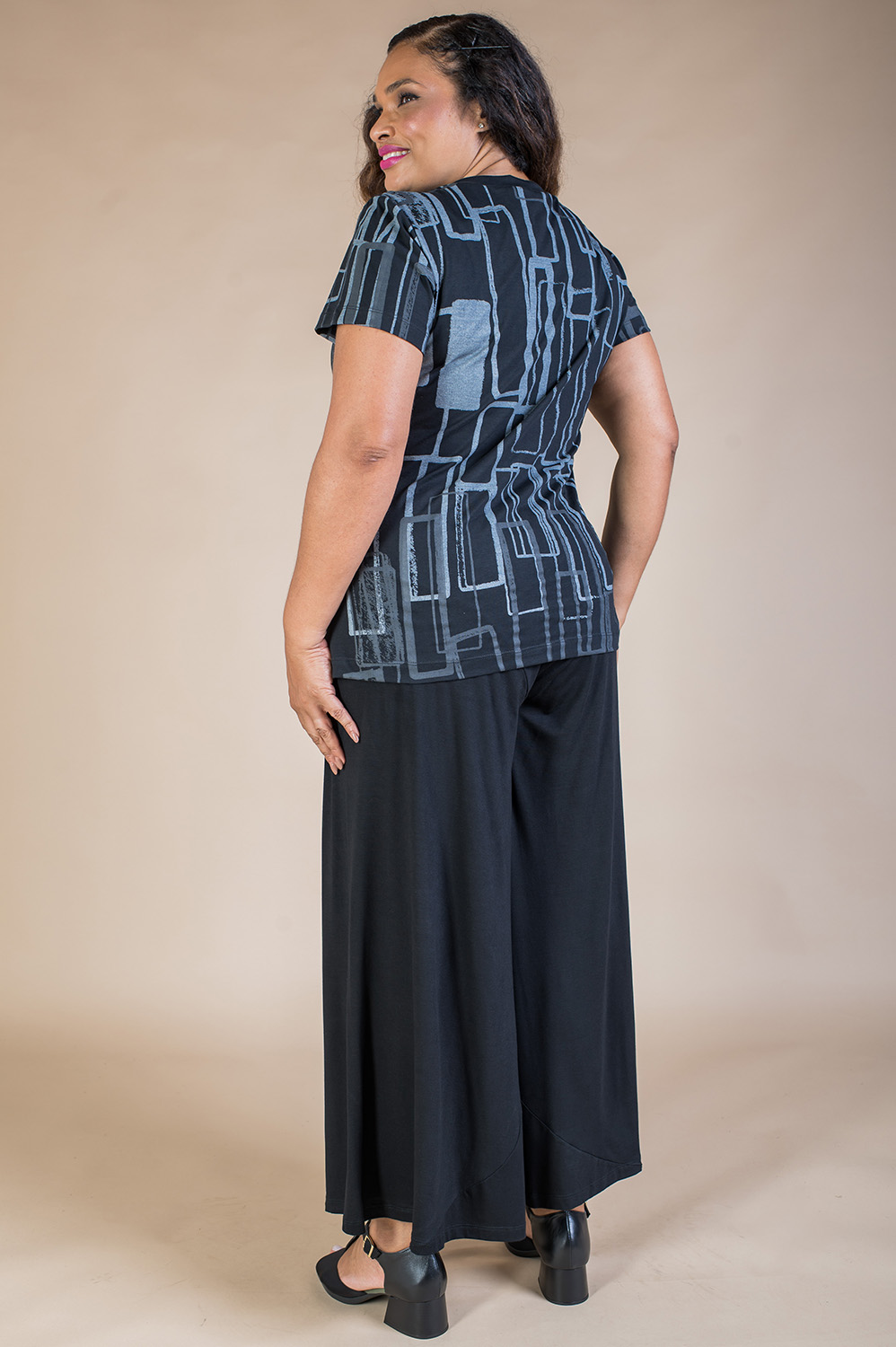 BLUSA PLUS SIZE DE MANGA CURTA E DEVOTE V - Imagem 5