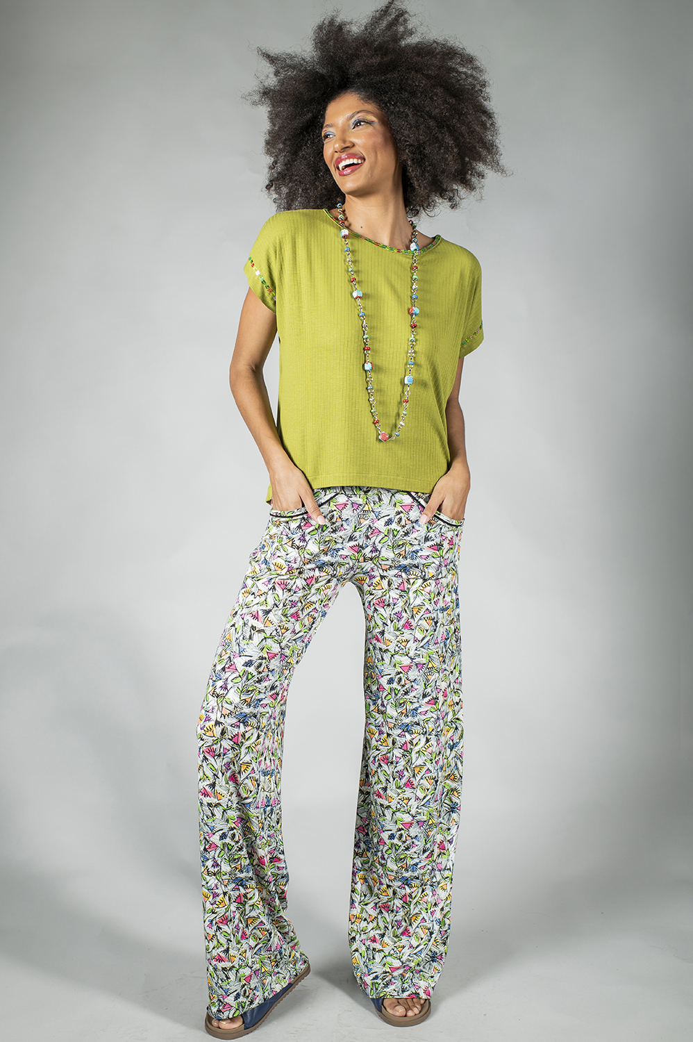 CALÇA CONFY SOLTINHA RETA COM BOLSOS - Imagem 2