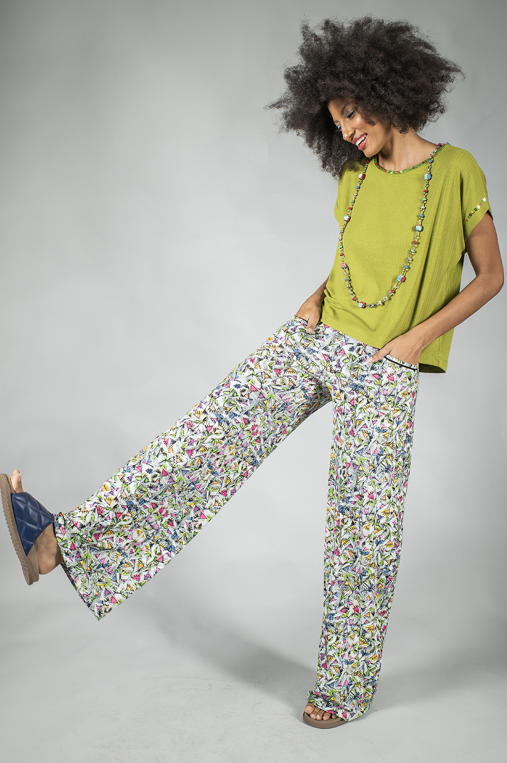 CALÇA CONFY SOLTINHA RETA COM BOLSOS - Imagem 3